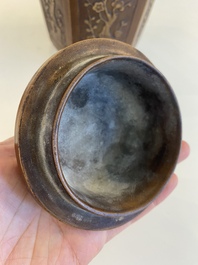 A Chinese Yixing stoneware tea caddy and teapot, 19/20th C.