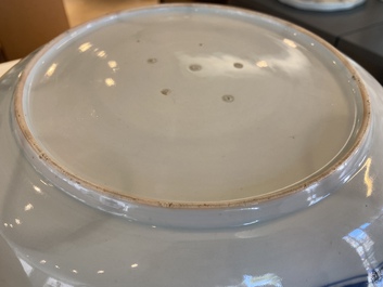 A Japanese blue and white Arita dish with sea turtles, Edo, 18th C.