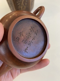 A Chinese Yixing stoneware tea caddy and teapot, 19/20th C.