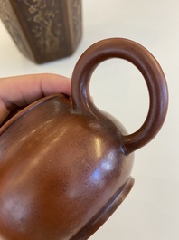 A Chinese Yixing stoneware tea caddy and teapot, 19/20th C.