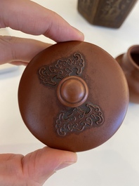 A Chinese Yixing stoneware tea caddy and teapot, 19/20th C.