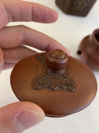 A Chinese Yixing stoneware tea caddy and teapot, 19/20th C.