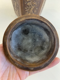 A Chinese Yixing stoneware tea caddy and teapot, 19/20th C.