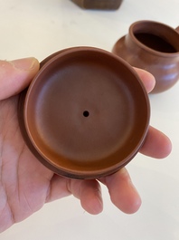 A Chinese Yixing stoneware tea caddy and teapot, 19/20th C.
