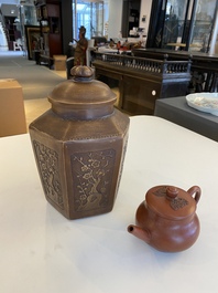 A Chinese Yixing stoneware tea caddy and teapot, 19/20th C.