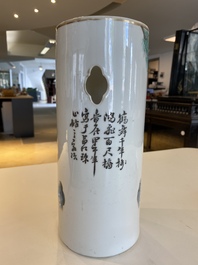 Plateau en porcelaine de Chine famille rose et porte-chapeau en qianjiang cai, 19/20&egrave;me