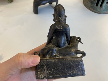 Deux sculptures en bronze figurant Shou Lao et Guanyin, Chine, Ming