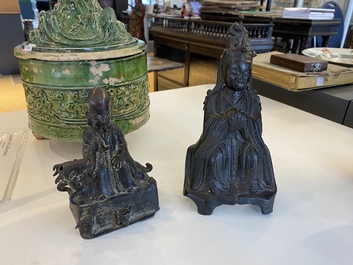 Deux sculptures en bronze figurant Shou Lao et Guanyin, Chine, Ming