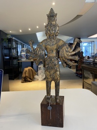 Sculpture d'une divinit&eacute; bouddhiste en bronze dor&eacute;, Tha&iuml;lande ou Cambodge, 18/19&egrave;me
