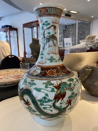 A Chinese famille verte 'dragons' bottle vase, Guangxu mark, 20th C.