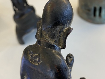 Deux sculptures en bronze figurant Shou Lao et Guanyin, Chine, Ming
