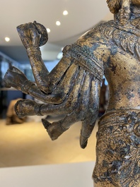 Sculpture d'une divinit&eacute; bouddhiste en bronze dor&eacute;, Tha&iuml;lande ou Cambodge, 18/19&egrave;me