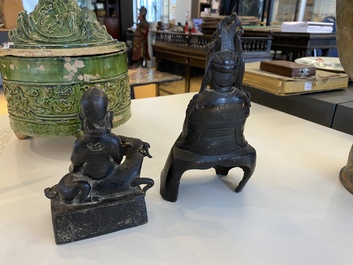Deux sculptures en bronze figurant Shou Lao et Guanyin, Chine, Ming