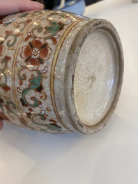 Een paar Chinese craquel&eacute; vazen voor de Thaise markt, 19e eeuw