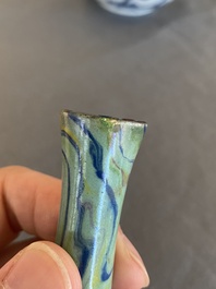 Vase de forme bouteille en porcelaine de Chine polychrome, Qianlong