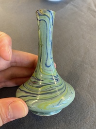 Vase de forme bouteille en porcelaine de Chine polychrome, Qianlong