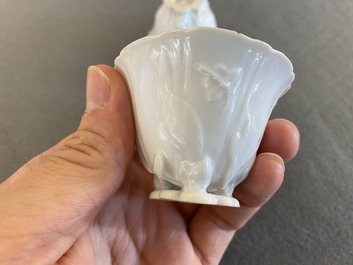 Paire de coupes libatoires en porcelaine blanc de Chine, probablement Qing