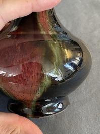 A Chinese flamb&eacute;-glazed garlic head vase, 19th C.
