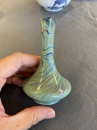 Vase de forme bouteille en porcelaine de Chine polychrome, Qianlong