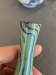 Vase de forme bouteille en porcelaine de Chine polychrome, Qianlong