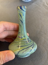 Vase de forme bouteille en porcelaine de Chine polychrome, Qianlong