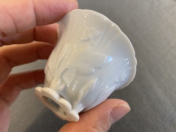 Paire de coupes libatoires en porcelaine blanc de Chine, probablement Qing