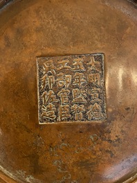 Pot &agrave; pinceaux en bronze &agrave; double parois, Chine, marque de Xuande, Qing