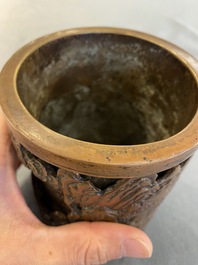 Pot &agrave; pinceaux en bronze &agrave; double parois, Chine, marque de Xuande, Qing