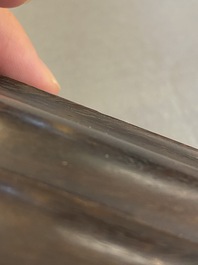 Pot &agrave; pinceaux sur support en bois dur sculpt&eacute;, Chine, 19/20&egrave;me