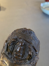 Guanyin &agrave; l'enfant en bronze dor&eacute;, Chine, Ming