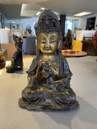 Guanyin &agrave; l'enfant en bronze dor&eacute;, Chine, Ming