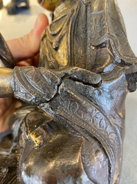 Guanyin &agrave; l'enfant en bronze dor&eacute;, Chine, Ming
