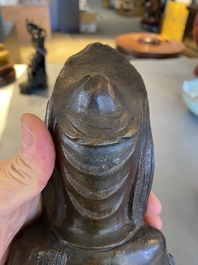 Guanyin &agrave; l'enfant en bronze dor&eacute;, Chine, Ming