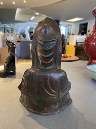 Guanyin &agrave; l'enfant en bronze dor&eacute;, Chine, Ming