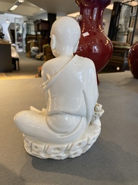 Een Chinese Dehua blanc de Chine figuur van Damo, zegelmerk, Qing