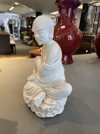 Een Chinese Dehua blanc de Chine figuur van Damo, zegelmerk, Qing