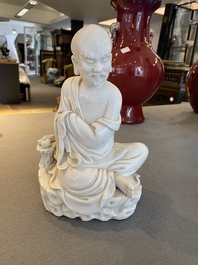 Een Chinese Dehua blanc de Chine figuur van Damo, zegelmerk, Qing