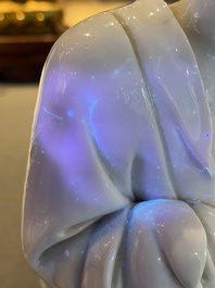 Een Chinese Dehua blanc de Chine figuur van Damo, zegelmerk, Qing
