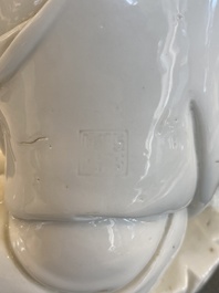 Een Chinese Dehua blanc de Chine figuur van Damo, zegelmerk, Qing
