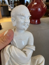 Een Chinese Dehua blanc de Chine figuur van Damo, zegelmerk, Qing