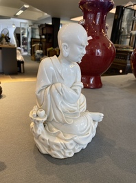 Een Chinese Dehua blanc de Chine figuur van Damo, zegelmerk, Qing