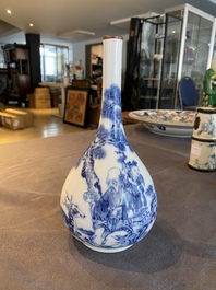 A Chinese 'Bleu de Hue' Vietnamese market 'Shou Lao' bottle vase, 18/19th C.