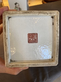 Een paar Chinese famille rose 'Wu Shuang Pu' hoedensteunen, Daoguang merk, 20e eeuw