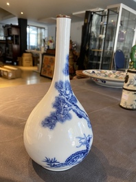 A Chinese 'Bleu de Hue' Vietnamese market 'Shou Lao' bottle vase, 18/19th C.