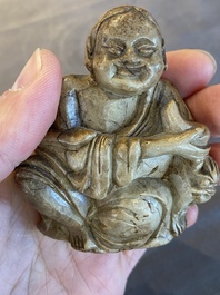 Guanyin en bois sculpt&eacute; et Liu Hai en pierre &agrave; savon, Chine, Qing