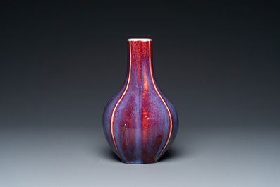 Vase de forme quadrilobe en porcelaine de Chine &agrave; &eacute;mail flamb&eacute;, Qianlong