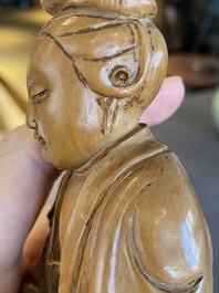 Guanyin en bois sculpt&eacute; et Liu Hai en pierre &agrave; savon, Chine, Qing