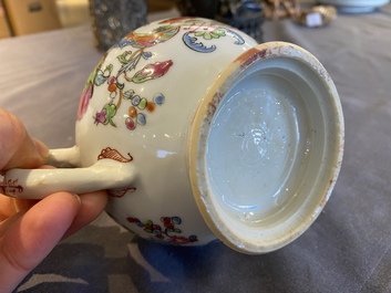 Th&eacute;i&egrave;re couverte en porcelaine de Chine famille rose &agrave; d&eacute;cor 'Pompadour', Qianlong