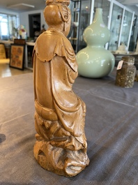 Guanyin en bois sculpt&eacute; et Liu Hai en pierre &agrave; savon, Chine, Qing