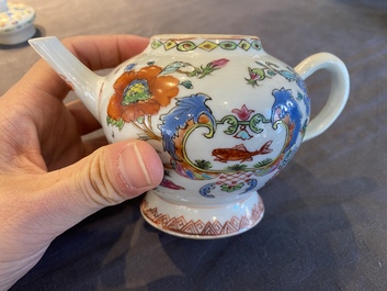 Th&eacute;i&egrave;re couverte en porcelaine de Chine famille rose &agrave; d&eacute;cor 'Pompadour', Qianlong